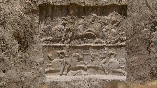 伊朗波斯波利斯附近，带有浮雕的MS ZI古墓墙视频素材