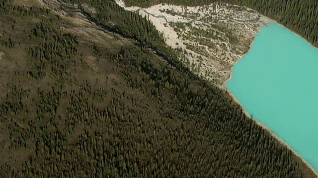 空中湖在加拿大落基山脉，贾斯珀国家公园，阿尔伯塔，加拿大视频下载