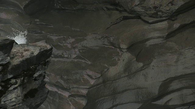 阿萨巴斯卡瀑布，贾斯珀国家公园，加拿大阿尔伯塔省视频素材
