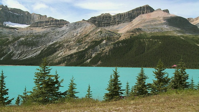 波湖和加拿大落基山脉，班夫国家公园，加拿大阿尔伯塔省视频素材