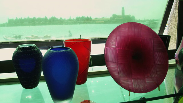 MS Glass展品以水上船只为背景/意大利威尼斯视频素材