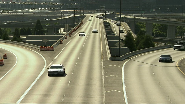 WS T/L高速公路交通与多个入口匝道和连接点/西雅图，华盛顿，美国视频下载