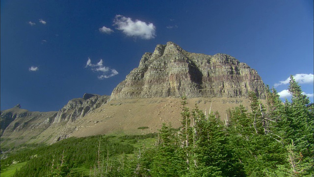 崎岖的岩石山脉和绿色山谷/冰川国家公园，蒙大拿，美国视频素材