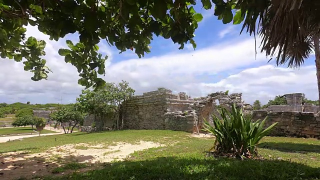 延时摄影:墨西哥尤卡坦半岛的穆伊尔古玛雅遗址视频素材