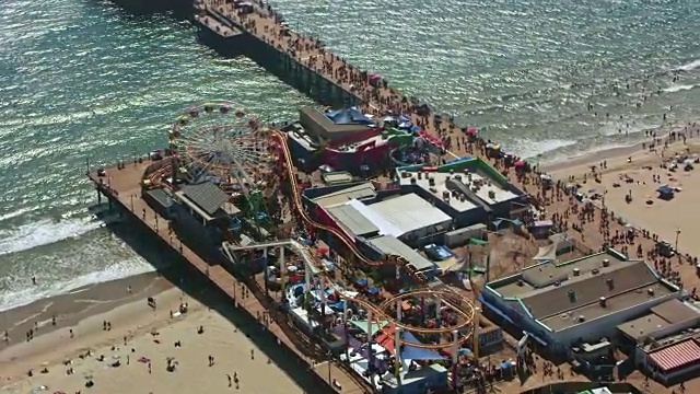 空中太平洋公园，圣塔莫尼卡码头上的游乐场视频下载