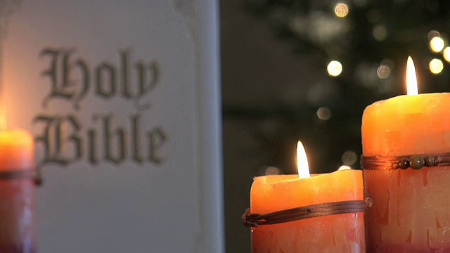蜡烛与圣经背景视频素材