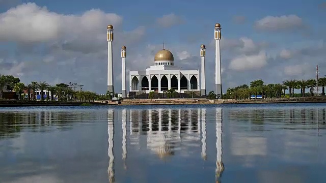 镜头美丽的清真寺和反射视频素材