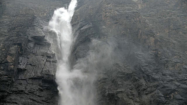 加拿大Yoho国家公园Takakkaw瀑布4K超高清视频下载