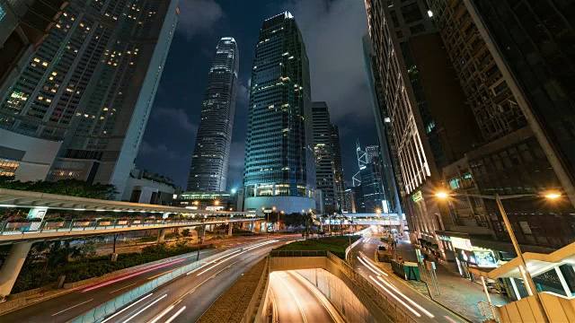 中国香港，时光流逝——市中心夜间交通状况视频素材