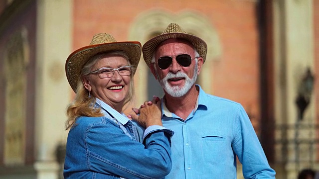幸福的老年夫妇肖像视频素材