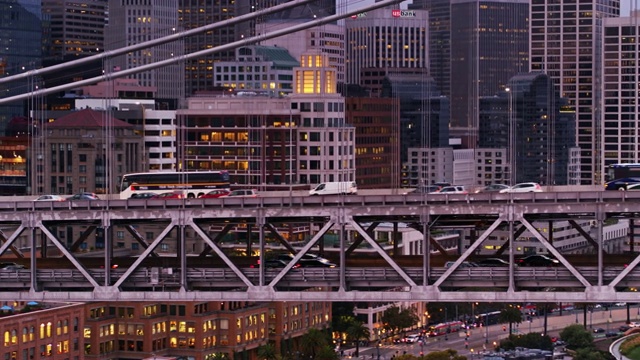 海湾大桥和金融区，旧金山-无人机射击视频素材