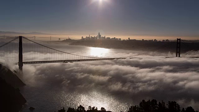 旧金山金门大桥低雾晨光视频下载