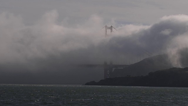 从渡口看旧金山的金门大桥视频素材
