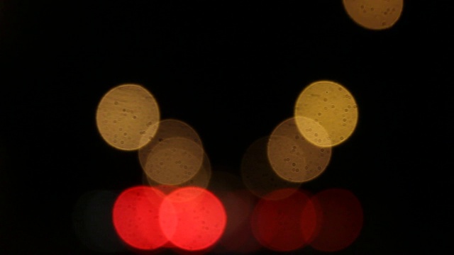 夜间行车的散景灯光——抽象、模糊视频素材