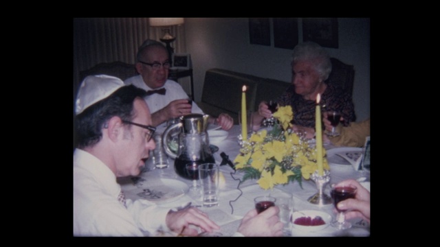 1971年，祖父在逾越节家宴上用酒引导祷告视频素材
