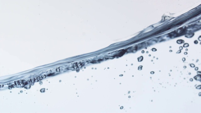 特写的水波运动与气泡在一个水箱视频下载