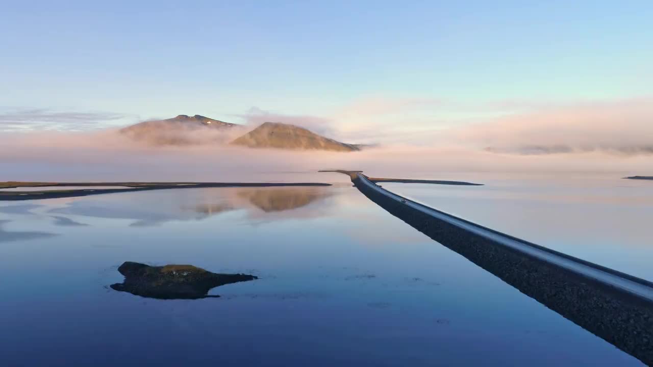 风景优美的道路越过宁静的湖，冰岛视频下载