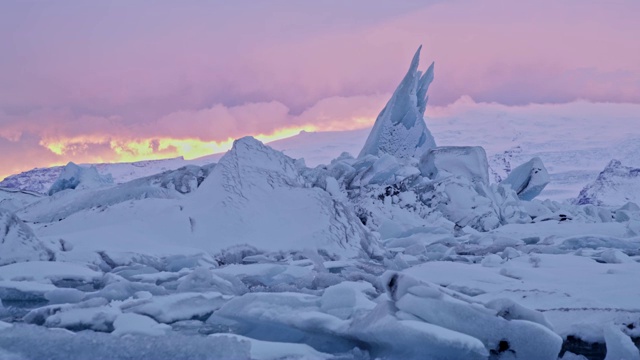 冰岛Jokulsarlon礁湖，宁静的冰山视频素材