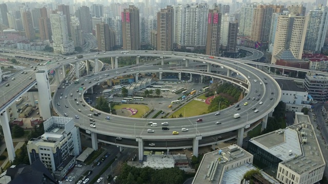 空中俯瞰上海南浦大桥中国高架环线移动交通加速镜头视频素材