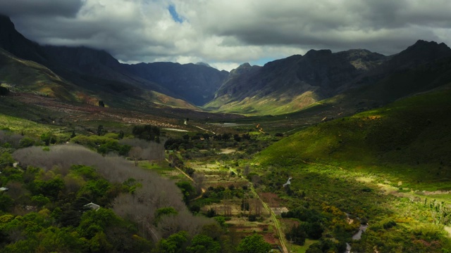 南非西开普省杨克肖克谷的航拍视频视频素材