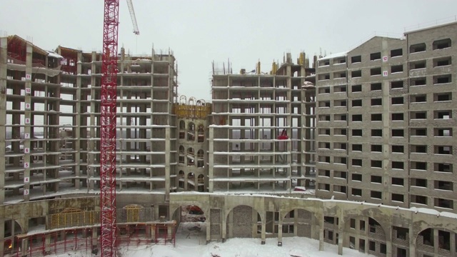 住宅区正在建设中。冬季鸟瞰图视频素材