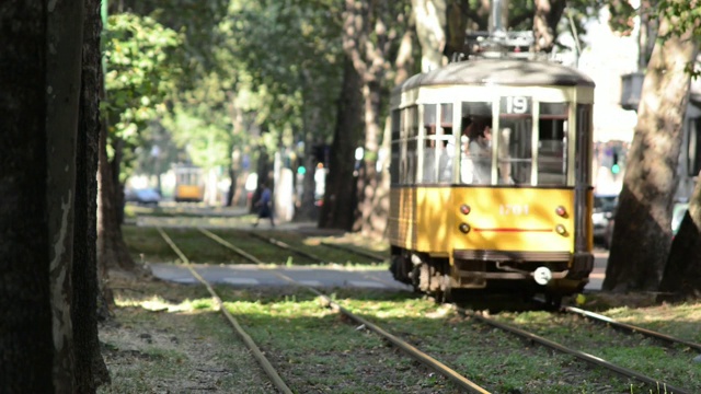 米兰市的电车轨道视频素材