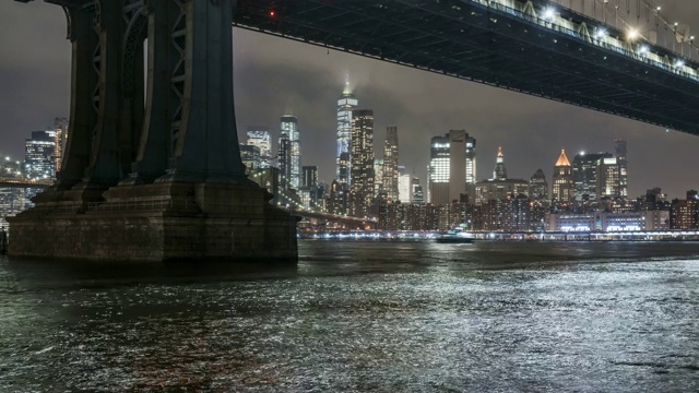 曼哈顿大桥和曼哈顿下城夜晚时光流逝视频素材