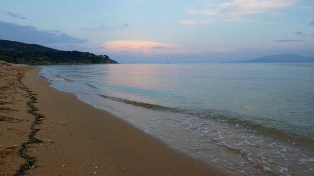 卡瓦拉海滩，希腊，旅游目的地，雄伟的日落，地中海文化，田园诗般的海景，冒险，旅游视频下载