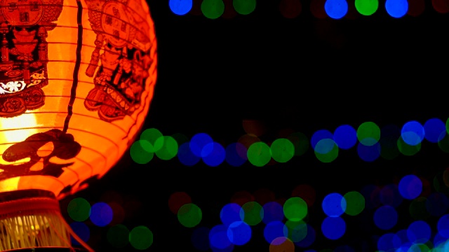 中国新年的灯笼在唐人街，祝福文字意味着拥有财富和幸福视频下载