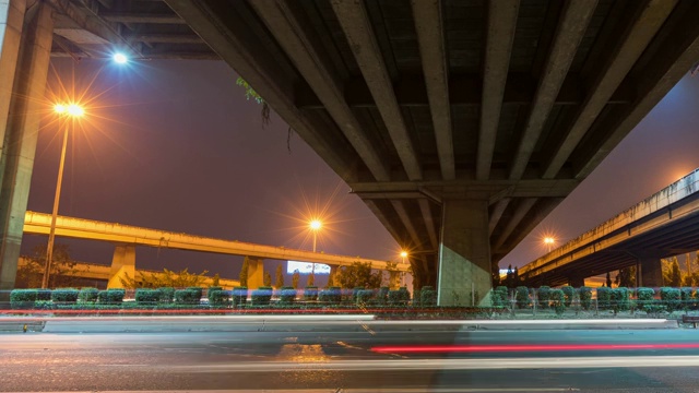 夜间交通和天桥，曼谷，泰国，时间流逝视频视频下载