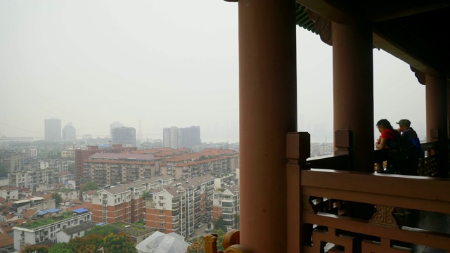 白天时间武汉市名刹顶层观景台全景4k中国视频下载