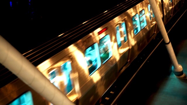 地铁晚上视频素材
