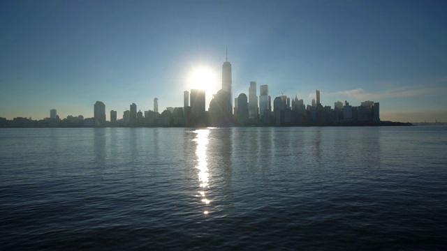 美国曼哈顿下城/纽约市的WS日出视频素材