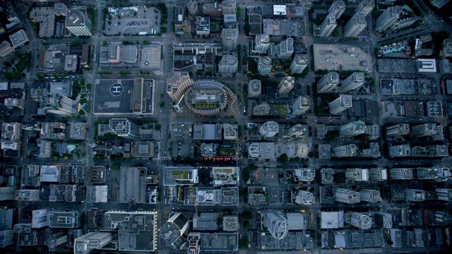 空中俯瞰加拿大不列颠哥伦比亚省温哥华市中心视频下载