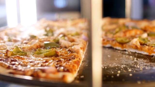 披萨在烤箱视频素材