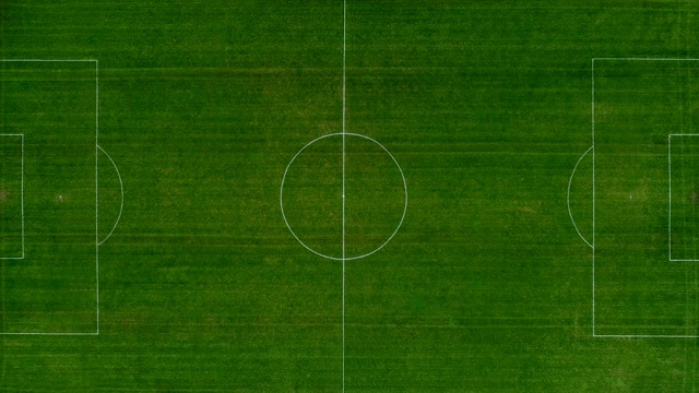 从空中俯瞰一片绿色的足球场视频素材