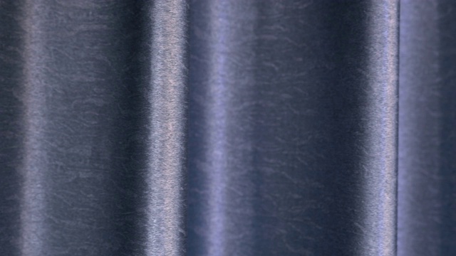 蓝色波浪闪闪的窗帘平滑的特写平移镜头视频下载