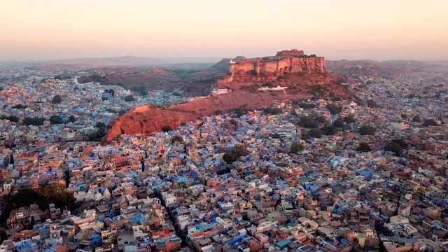 印度拉贾斯坦邦焦特布尔的蓝色城市和梅兰加尔堡视频下载