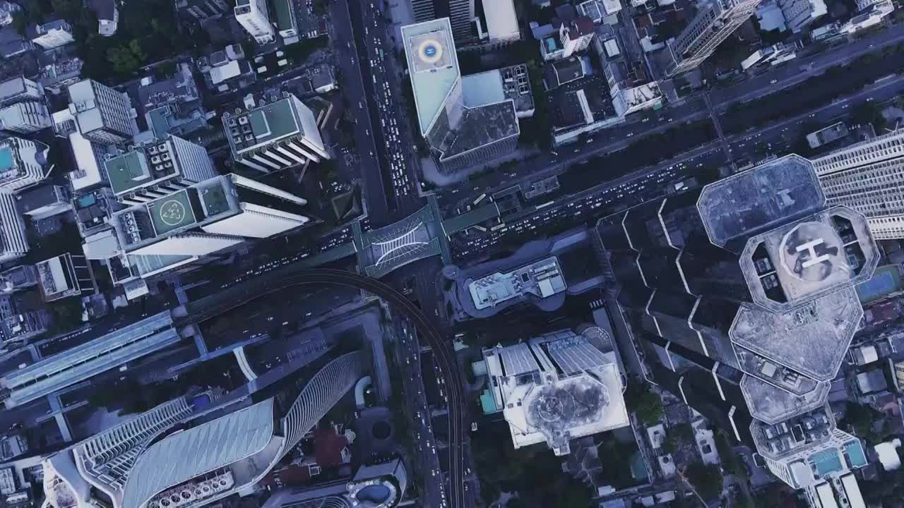 4k分辨率数据发送和网络连接概念与鸟瞰图城市视频下载