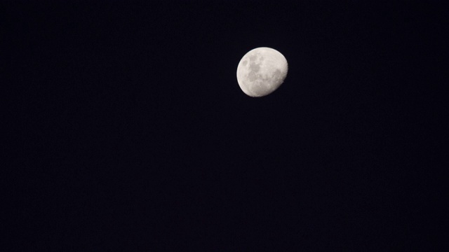 夜空中的大月亮视频素材