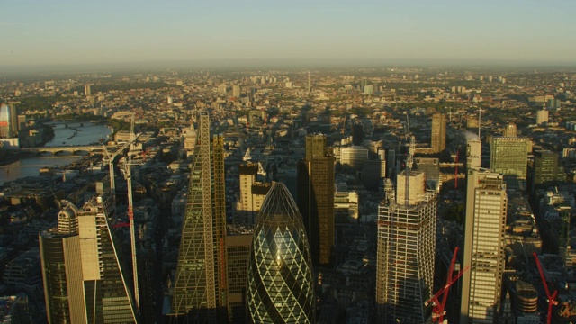 空中日出俯瞰伦敦城市地标泰晤士河视频下载