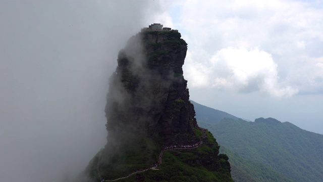 梵净山风景与观赏红云金顶与佛教寺庙的顶部在贵州中国视频下载