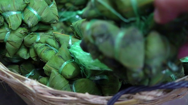 巴姜，一种传统的中国食物，用糯米蒸熟视频下载
