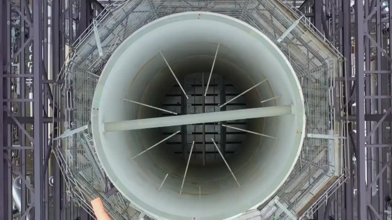 联合循环电厂余热蒸汽发生器鸟瞰图、钢结构及烟囱视频下载