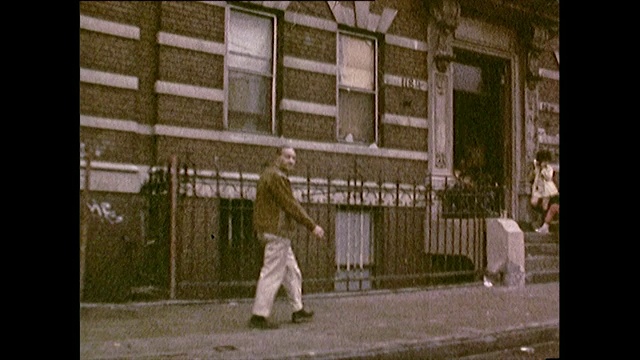 紐約住宅街道跟蹤拍攝;1972視頻下載