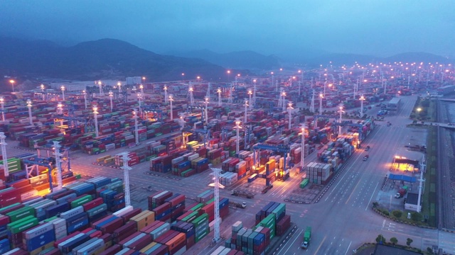 亚洲中国国际港口集装箱运输视频素材