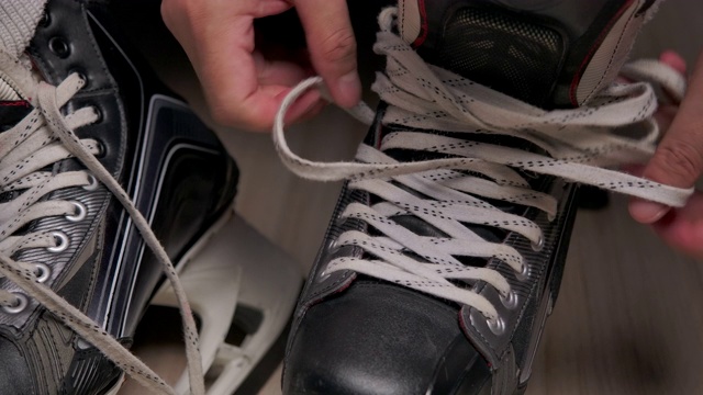 职业冰球鞋穿线员。视频购买