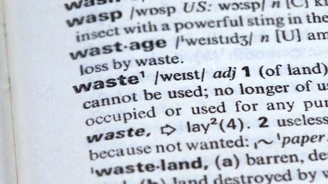 浪费的意思在英语词汇，广泛的自然污染，过度消费视频素材
