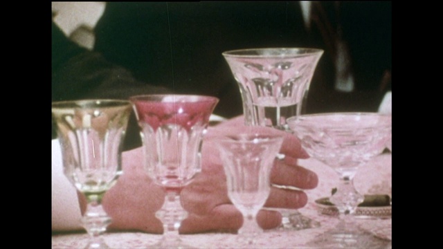 宴会上拿饮料的顺序;1970视频下载