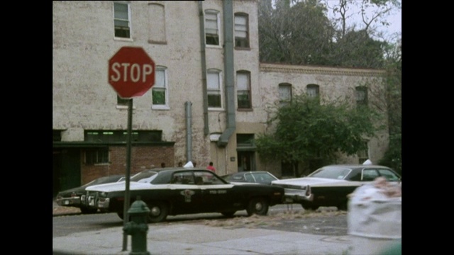 對華盛頓貧民窟街道的POV跟蹤;1976視頻下載